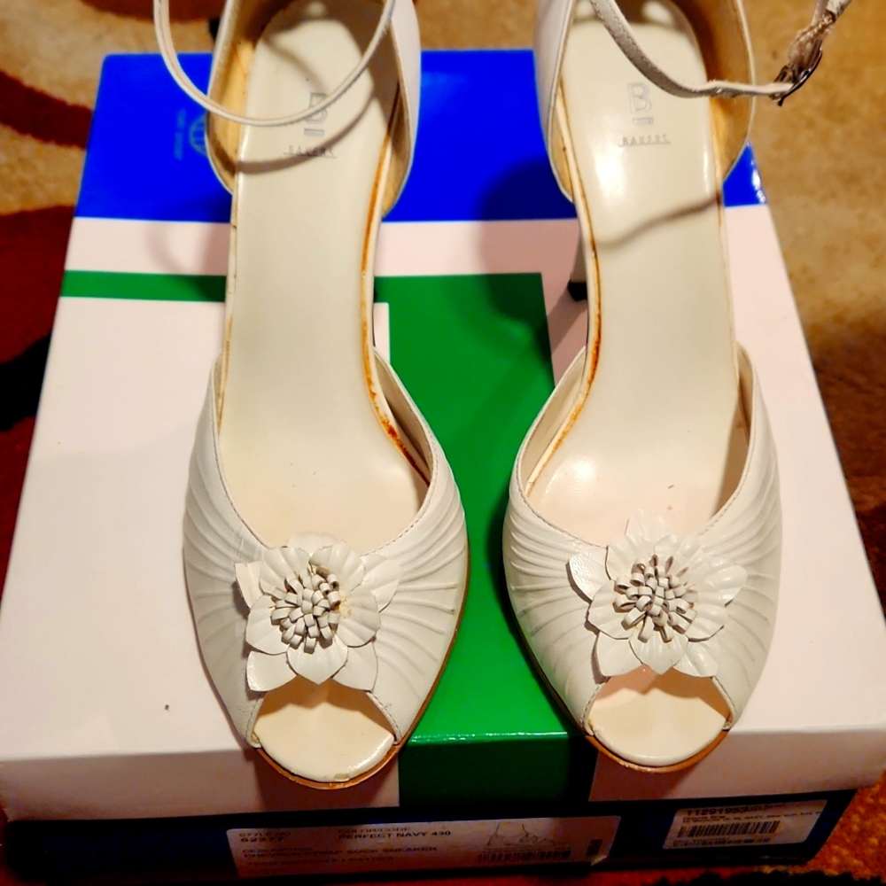Peep-toe Pumps